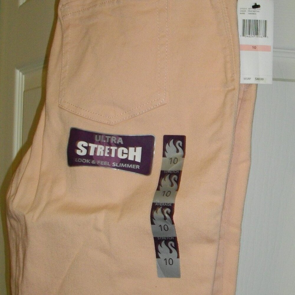 Women's Gloria Vanderbilt Amanda Classic Fit colored jeans.